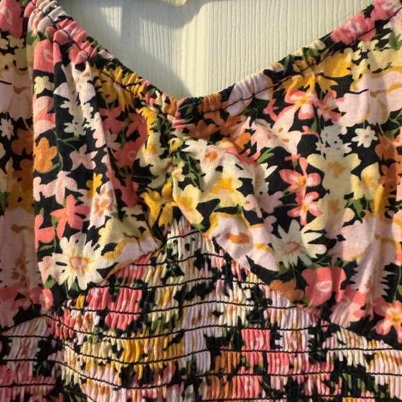 Floral off shoulder Smocked floral crop top NWT sz M - Picture 2 of 5